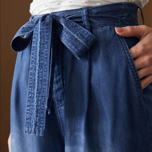 Belted Wide-Legged Jeans - Picture 3 of 10